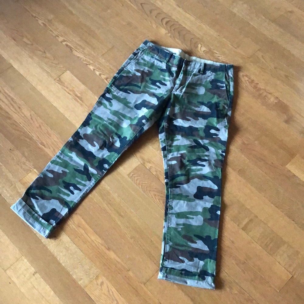 GAP Camo chinos